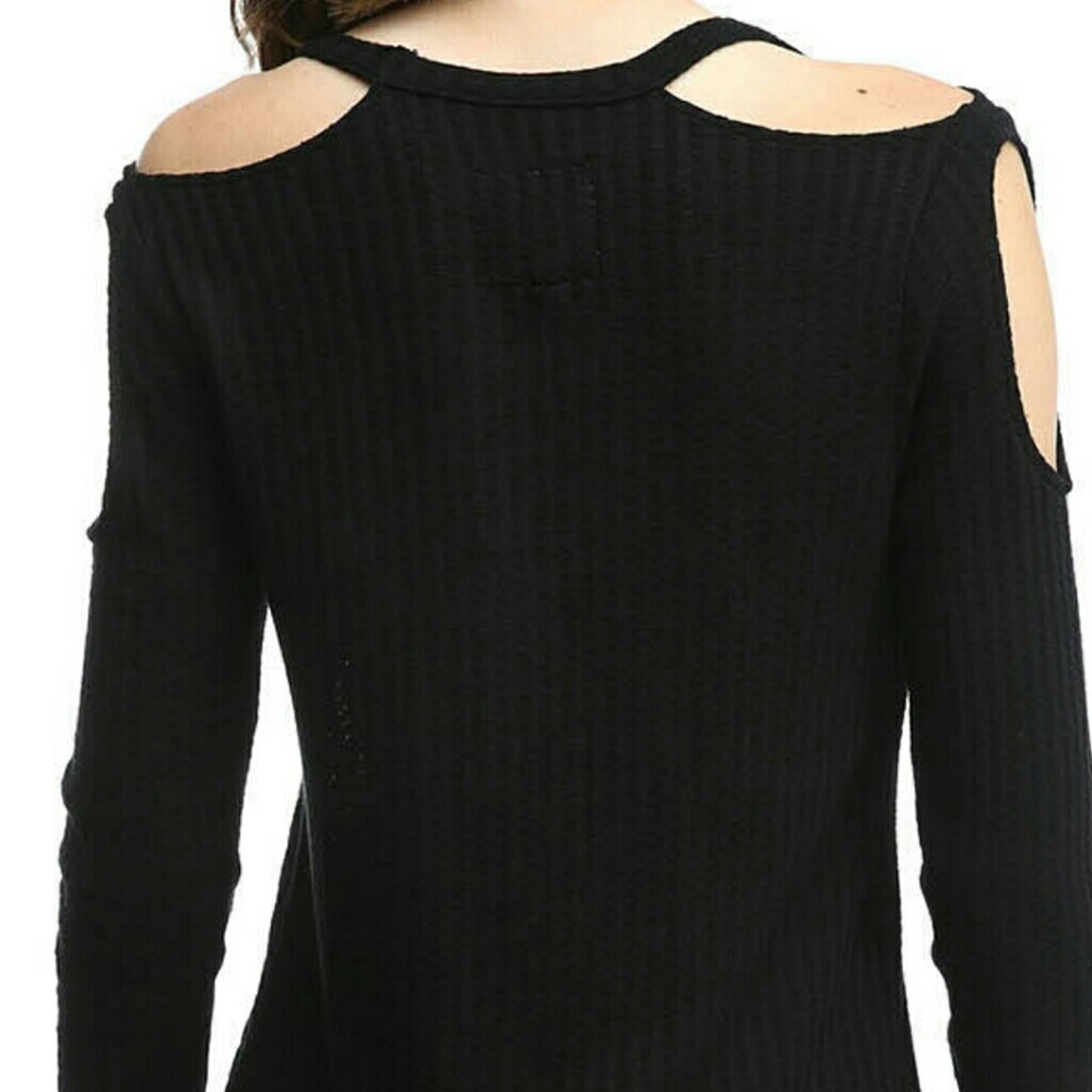 Chaser thermal cold shoulder top (B1)